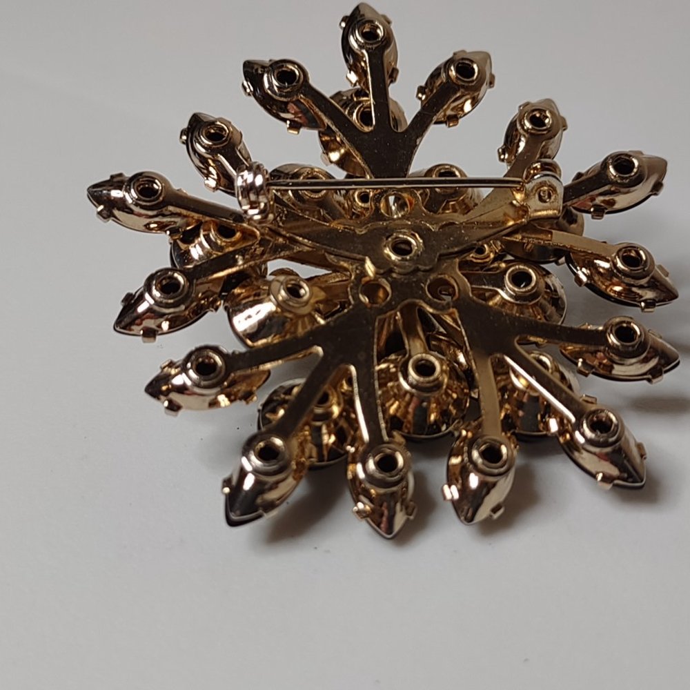 Pretty Black Rhinestone Brooch - Picture 8 of 14